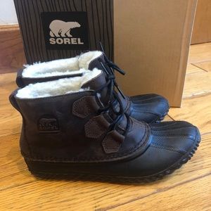 Sorel Out N About women’s boots size 8.5 LIKE NEW